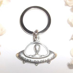 Keychain, Keyring, UFO, Alien, Flying Saucer, UFO Keychain, UFO Keyring NWT C640